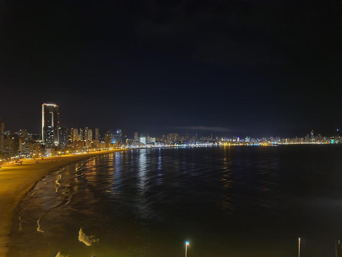 فيلا Bonito Triplex Con Increibles Vistas بينايدورم المظهر الخارجي الصورة